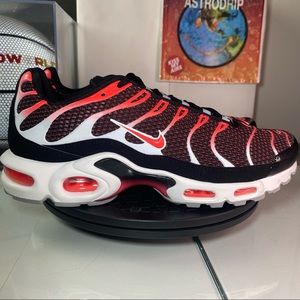 air max plus hot lava